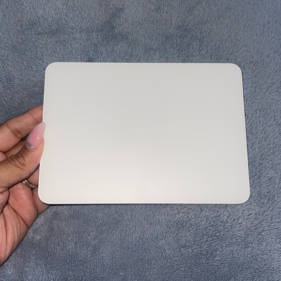 Apple Magic Trackpad (USB-C White) - charger NOT included